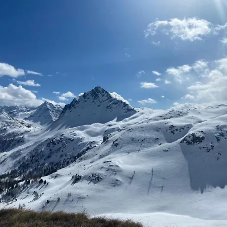 Berninapass Panorama Bed & Breakfast 3*