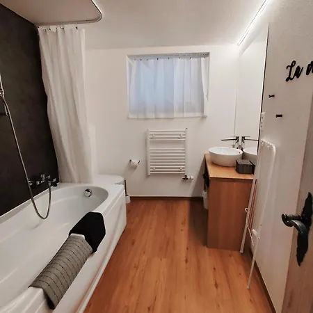 Berninapass Panorama Bed & Breakfast 3*